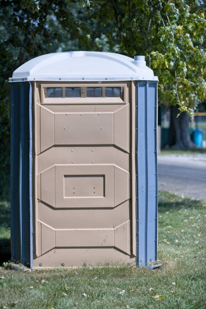 Best Portable restroom trailer rental  in Oswego, IL